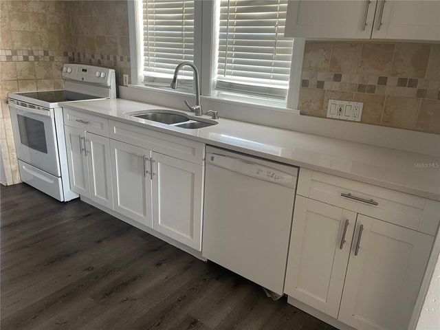 3101 W DEWEY STREET, Tampa, FL 33607