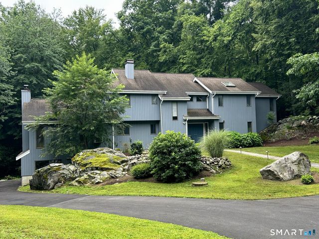 4 Deerfield Road, Brookfield, CT 06804