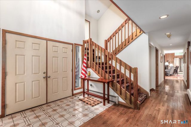 4 Deerfield Road, Brookfield, CT 06804