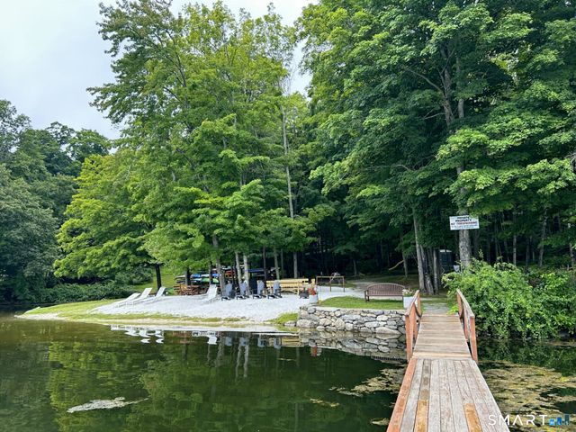 4 Deerfield Road, Brookfield, CT 06804