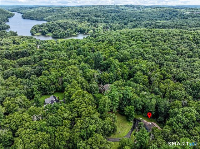 4 Deerfield Road, Brookfield, CT 06804