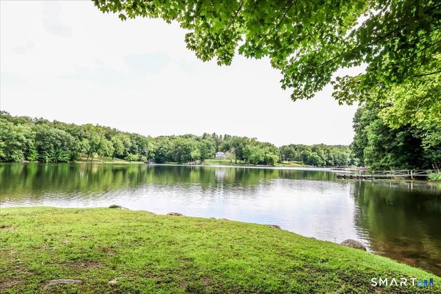 4 Deerfield Road, Brookfield, CT 06804