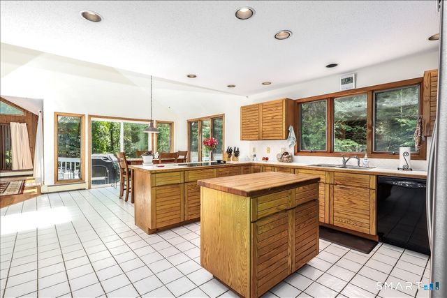 4 Deerfield Road, Brookfield, CT 06804