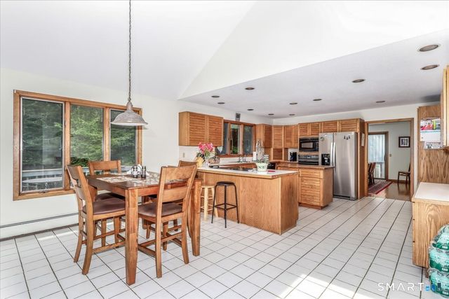 4 Deerfield Road, Brookfield, CT 06804