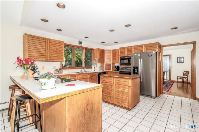 4 Deerfield Road, Brookfield, CT 06804