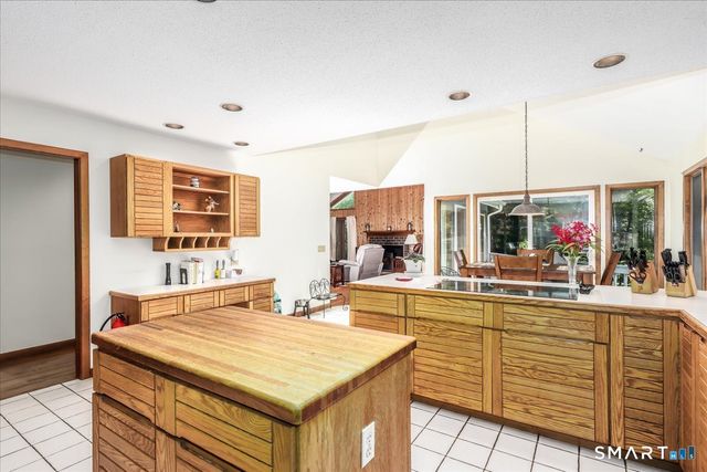 4 Deerfield Road, Brookfield, CT 06804