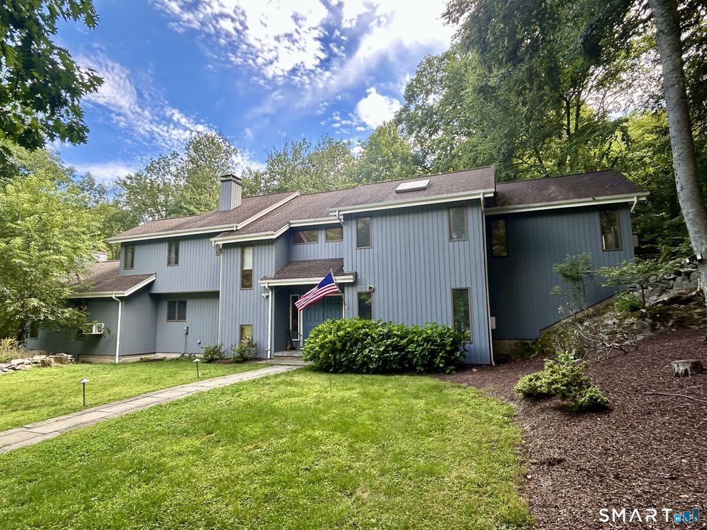 4 Deerfield Road, Brookfield, CT 06804