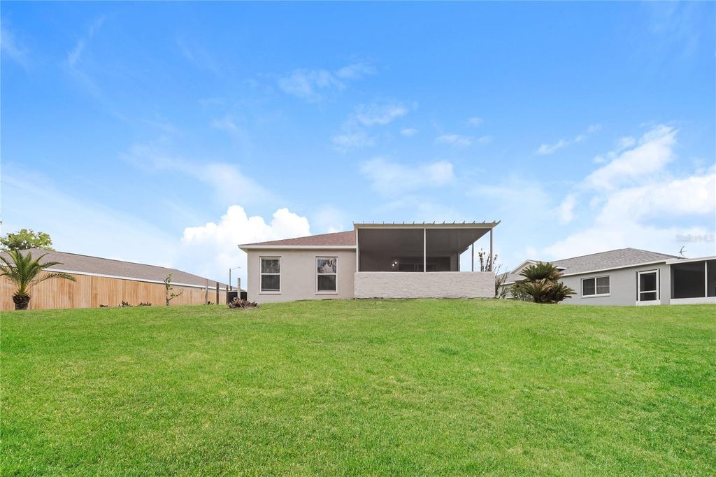 Image 14 of property listing at 544 LINDSAY ANNE COURT, Plant City, FL 33563