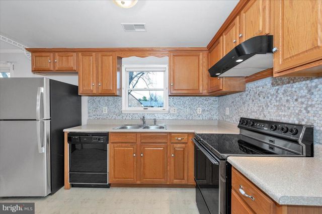 64 STANLEY HAUVER DR, Smithsburg, MD 21783