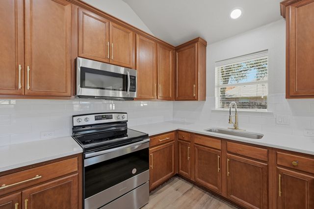 3321 Versante Drive, Bedford, TX 76021