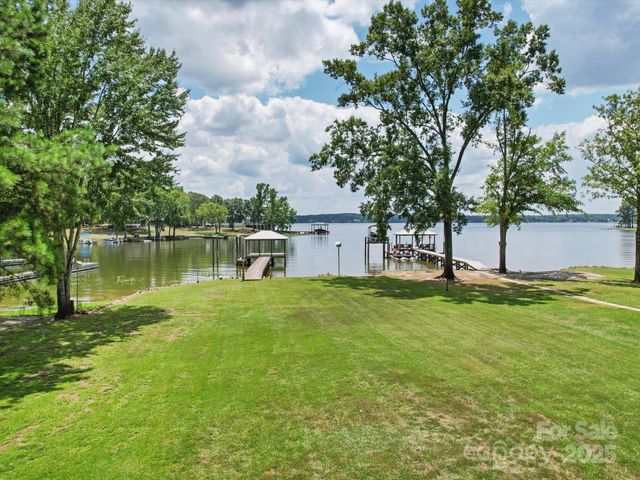 2364 Lakeside Drive, Liberty Hill, SC 29074