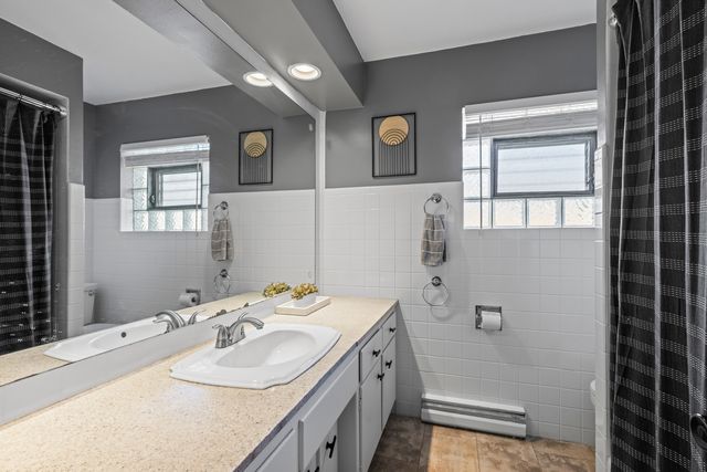 2610 Sunnyside Avenue, Westchester, IL 60154