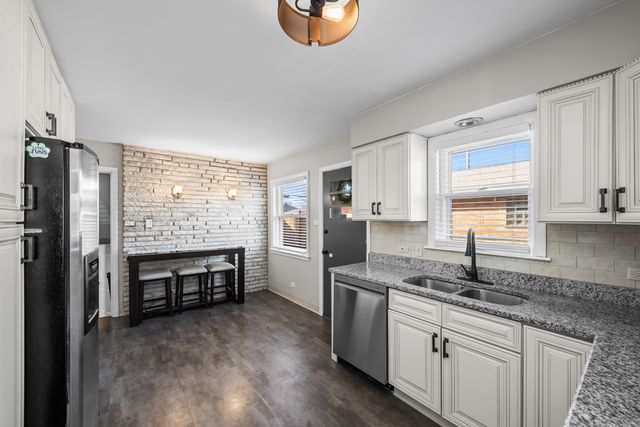 2610 Sunnyside Avenue, Westchester, IL 60154