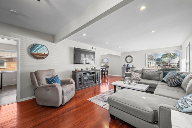 2610 Sunnyside Avenue, Westchester, IL 60154