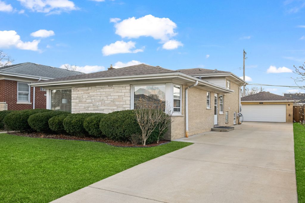 2610 Sunnyside Avenue, Westchester, IL 60154