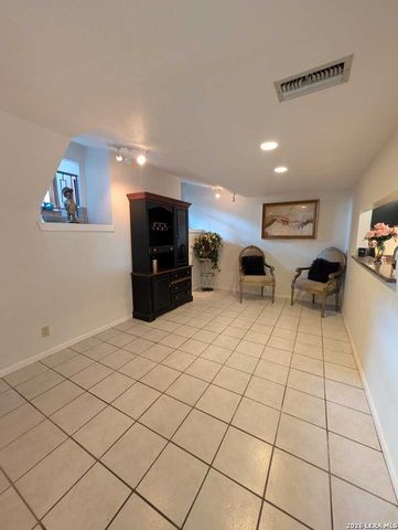 3103 Eisenhauer Rd Apt L21, San Antonio, TX 78209