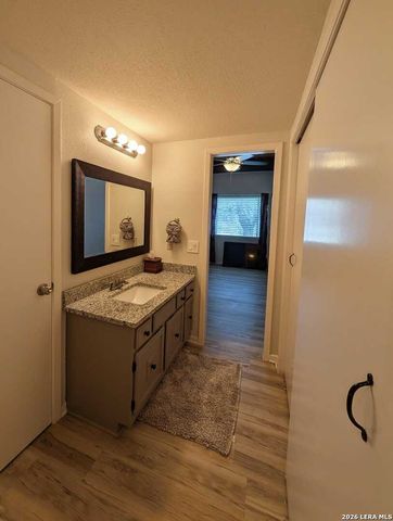 3103 Eisenhauer Rd Apt L21, San Antonio, TX 78209