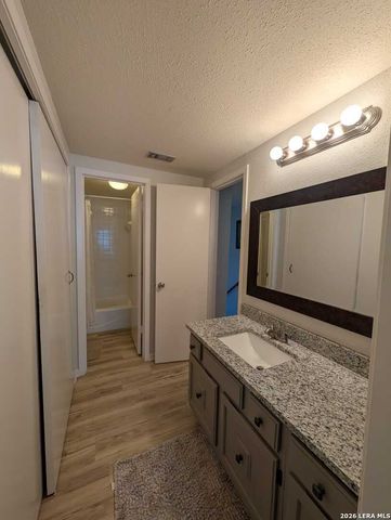 3103 Eisenhauer Rd Apt L21, San Antonio, TX 78209