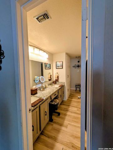 3103 Eisenhauer Rd Apt L21, San Antonio, TX 78209