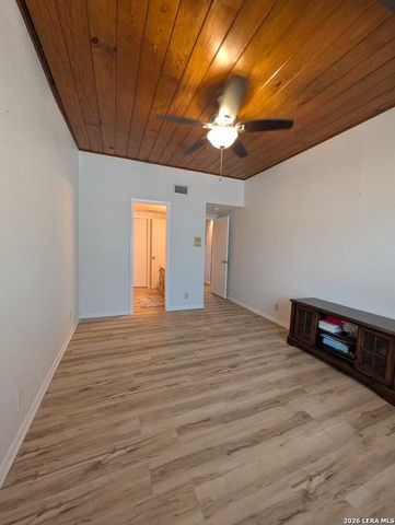 3103 Eisenhauer Rd Apt L21, San Antonio, TX 78209