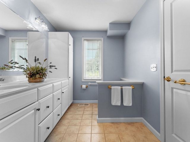 9 Baldwin Court 9, Westborough, MA 01581