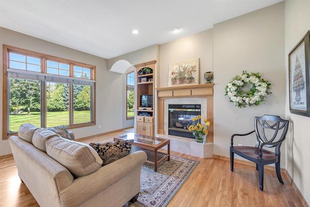 4360 HILTON HEAD COURT, Hobart, WI 54155