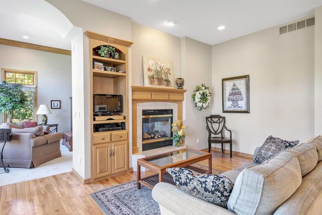 4360 HILTON HEAD COURT, Hobart, WI 54155