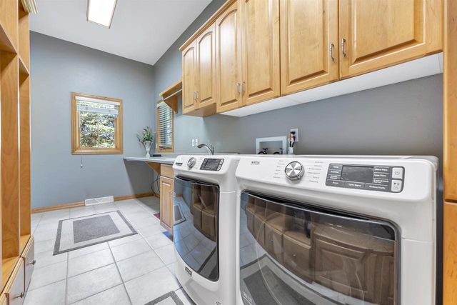 4360 HILTON HEAD COURT, Hobart, WI 54155