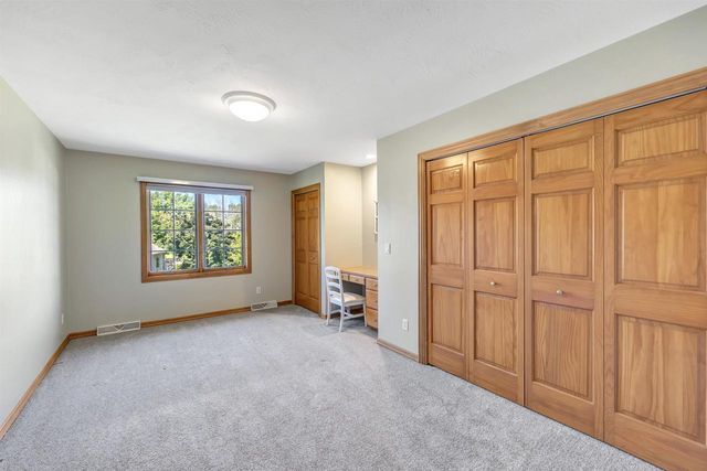 4360 HILTON HEAD COURT, Hobart, WI 54155