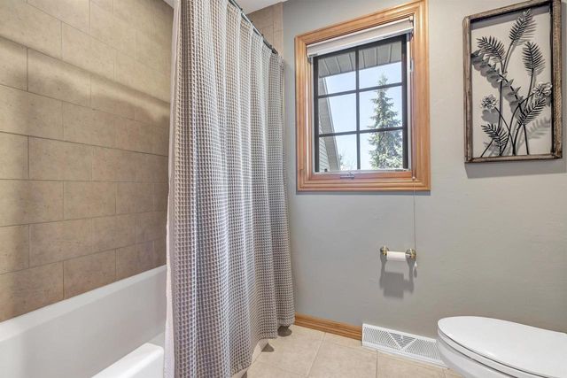 4360 HILTON HEAD COURT, Hobart, WI 54155