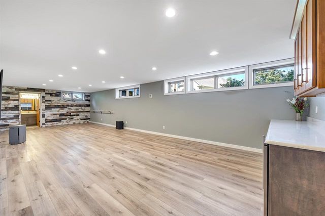 4360 HILTON HEAD COURT, Hobart, WI 54155