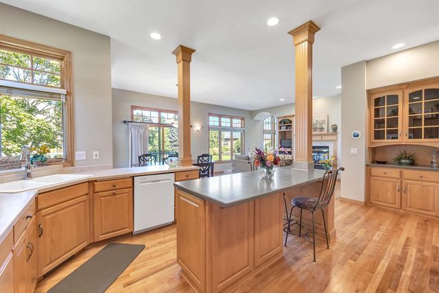 4360 HILTON HEAD COURT, Hobart, WI 54155