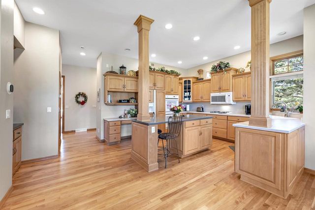 4360 HILTON HEAD COURT, Hobart, WI 54155