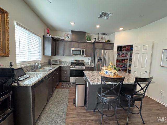 11115 Guaranda Place, Bakersfield, CA 93306