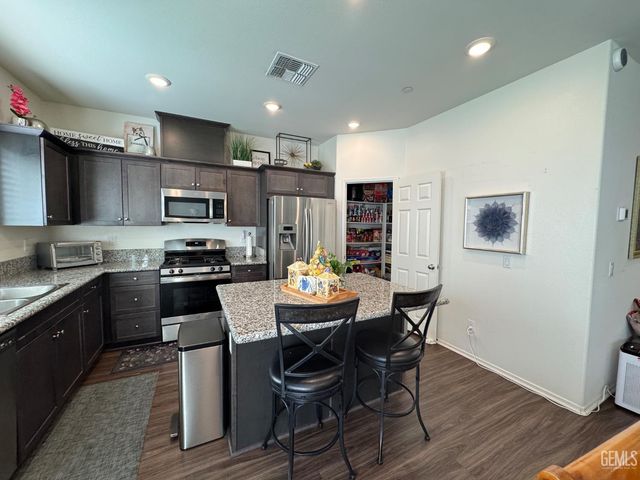 11115 Guaranda Place, Bakersfield, CA 93306