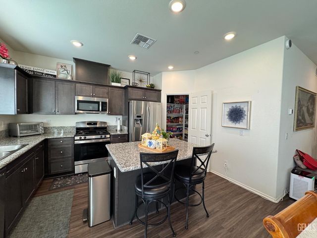 11115 Guaranda Place, Bakersfield, CA 93306