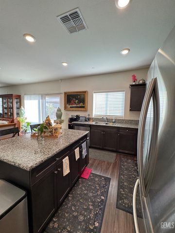 11115 Guaranda Place, Bakersfield, CA 93306