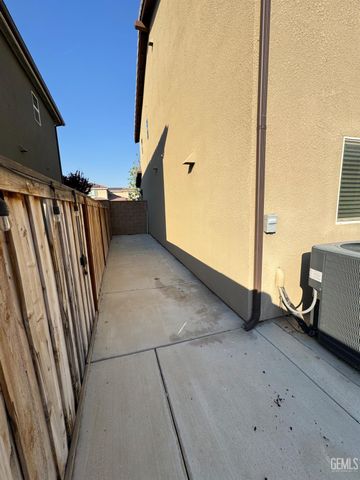 11115 Guaranda Place, Bakersfield, CA 93306