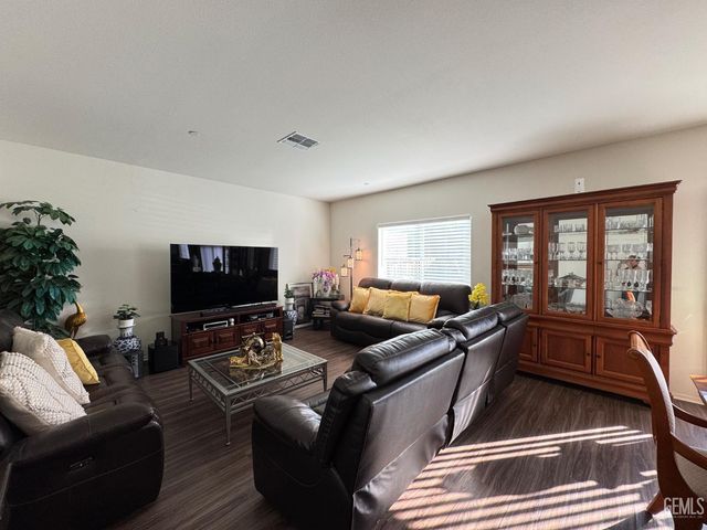 11115 Guaranda Place, Bakersfield, CA 93306