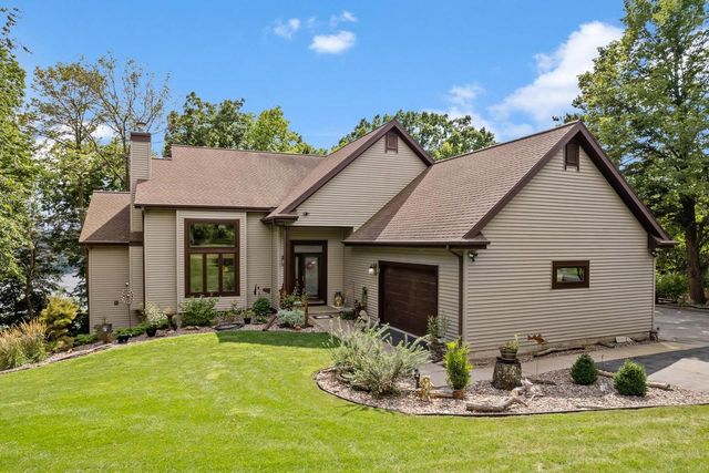 W10725 Wildwood Way, Poynette, WI 53955