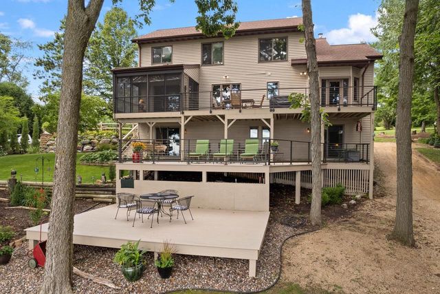 W10725 Wildwood Way, Poynette, WI 53955