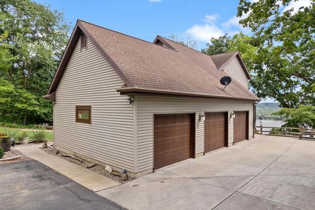 W10725 Wildwood Way, Poynette, WI 53955