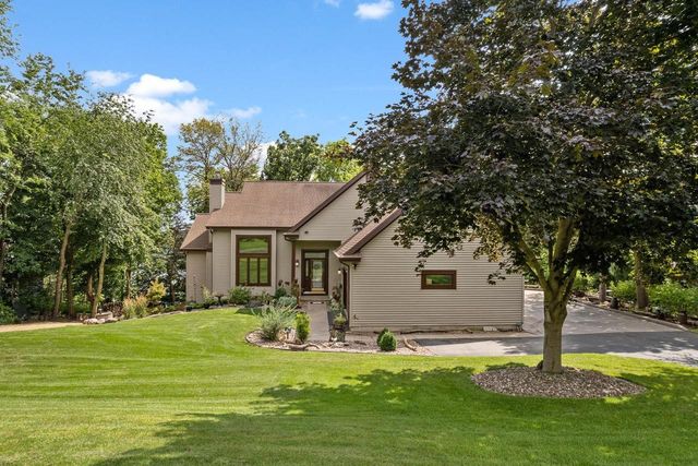 W10725 Wildwood Way, Poynette, WI 53955