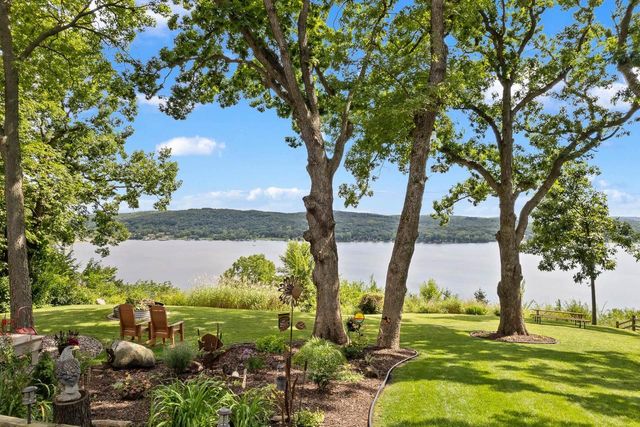 W10725 Wildwood Way, Poynette, WI 53955