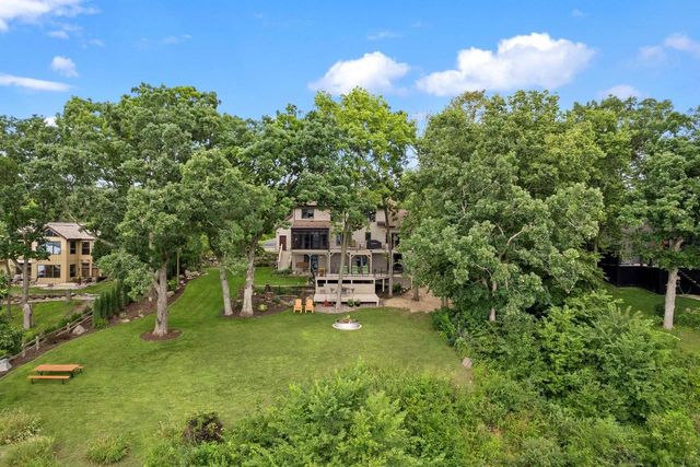 W10725 Wildwood Way, Poynette, WI 53955