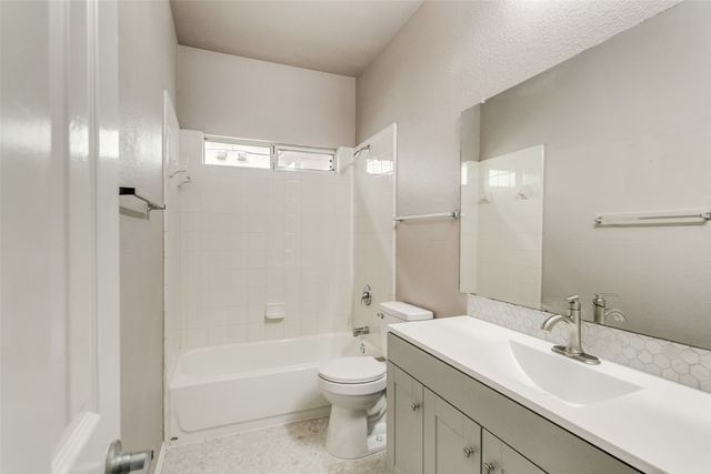 9705 Hedge Bell Drive, Mckinney, TX 75072