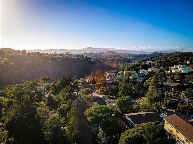 2702 Monte Cresta Dr, Belmont, CA 94002