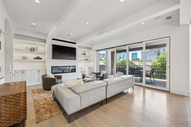 2210 Boll Street, Dallas, TX 75204