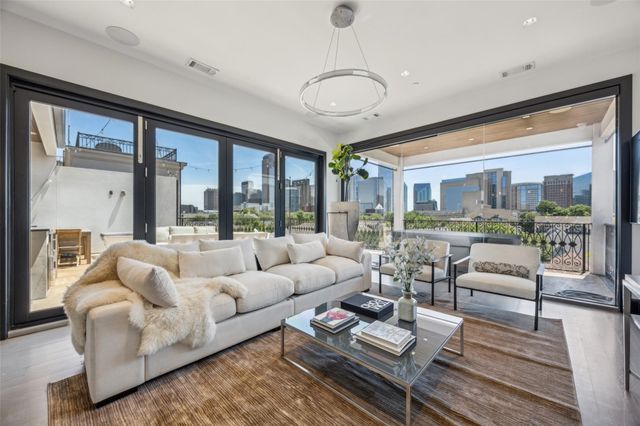 2210 Boll Street, Dallas, TX 75204