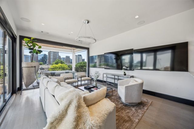 2210 Boll Street, Dallas, TX 75204